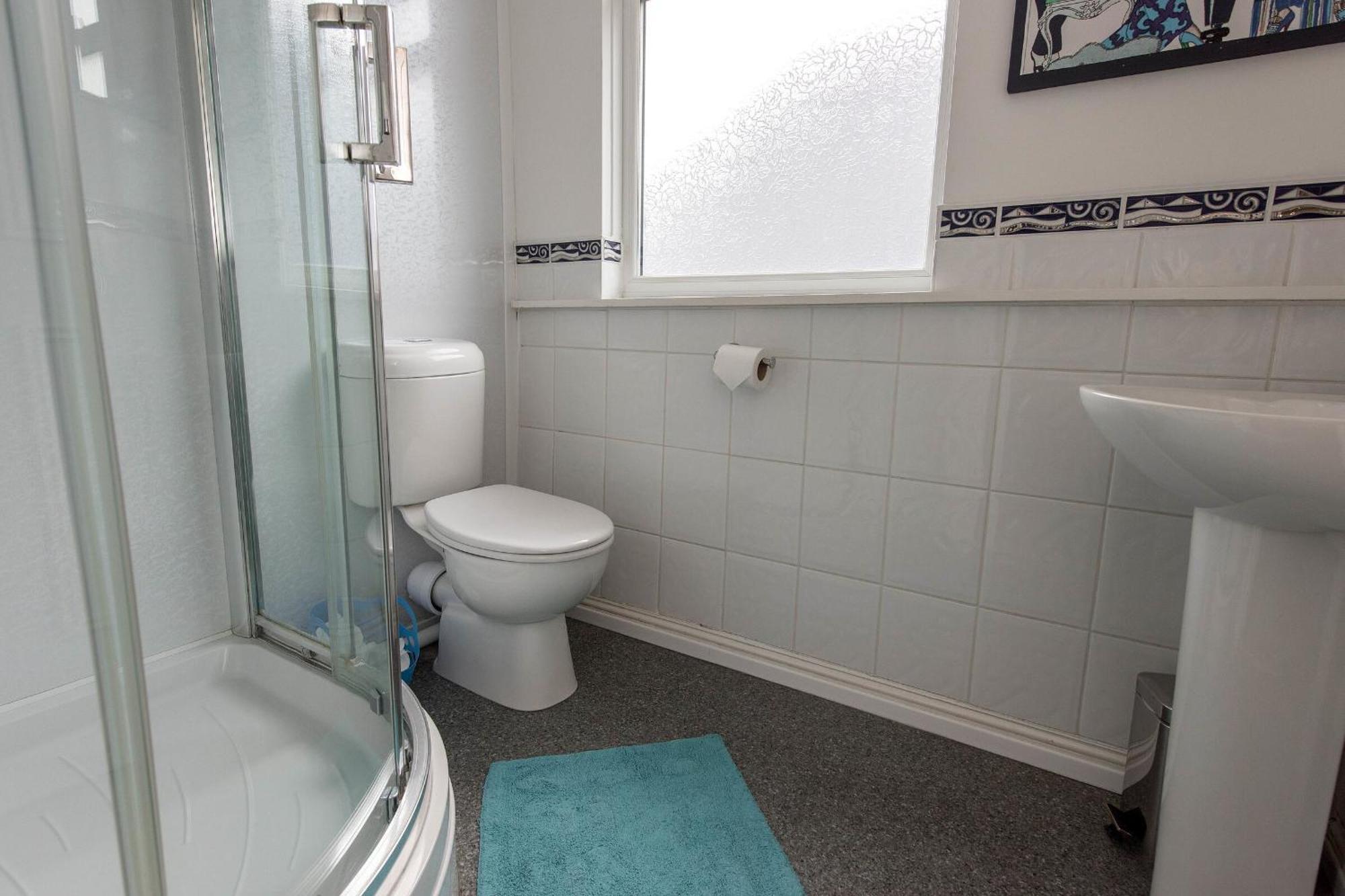 Einzelzimmer mit Gemeinschaftsdusche und -WC